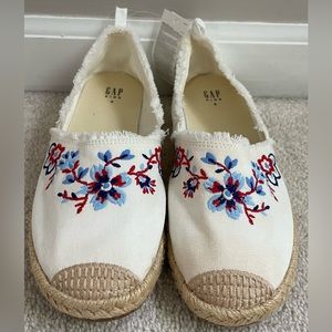 NWT’s Gap Youth 4 Summer Slip On Shoes